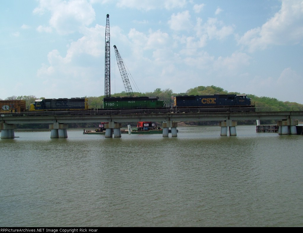 Creeping by the new bridge constructioa